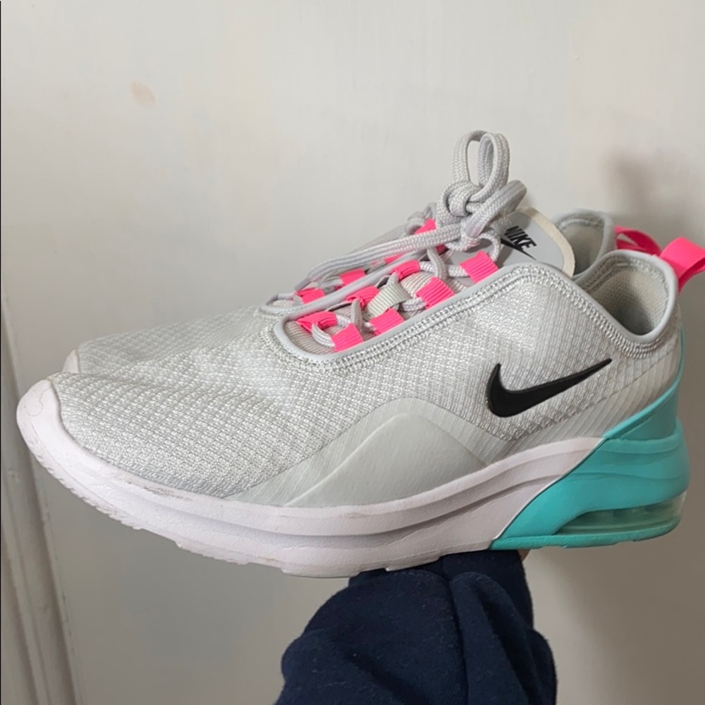 Nike-Air Max Motion 2 Sneaker - Women's